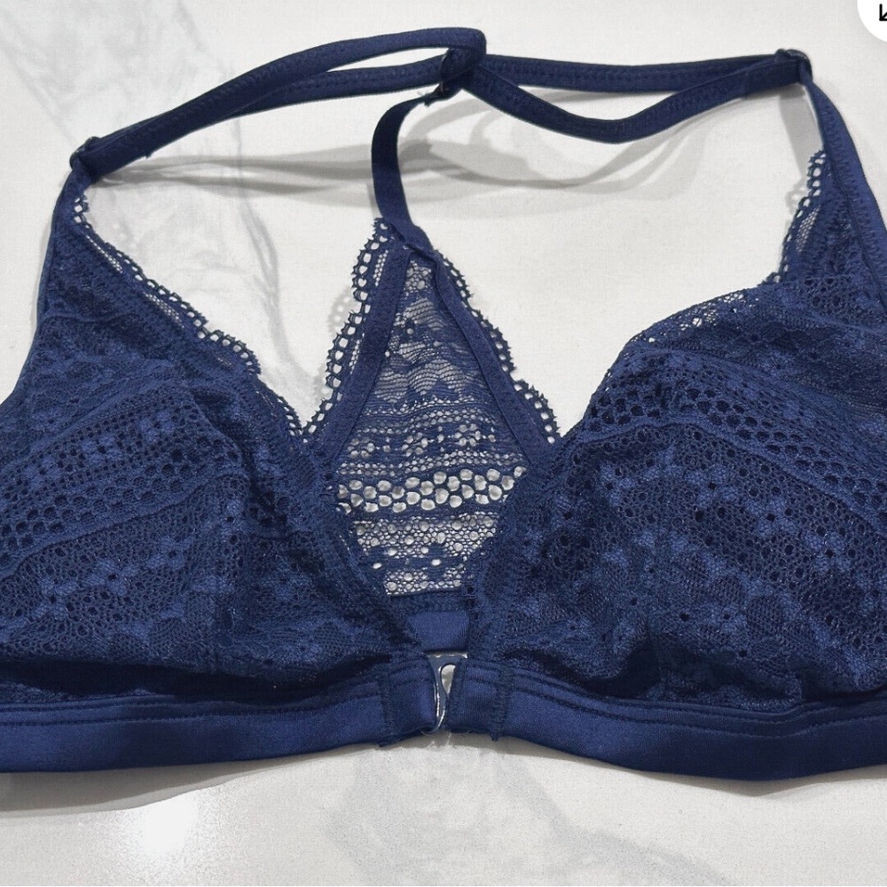 Victoria’s Secret Front Close Navy Lace Bralette. NWOT. Size: S